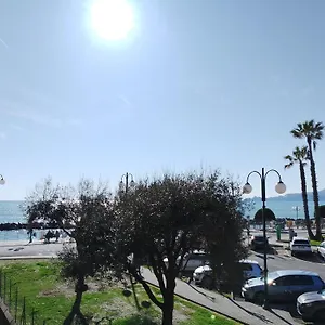 incantevole-appartamento-davanti-al-mare-chiavari.hotelitalianriviera.com/
